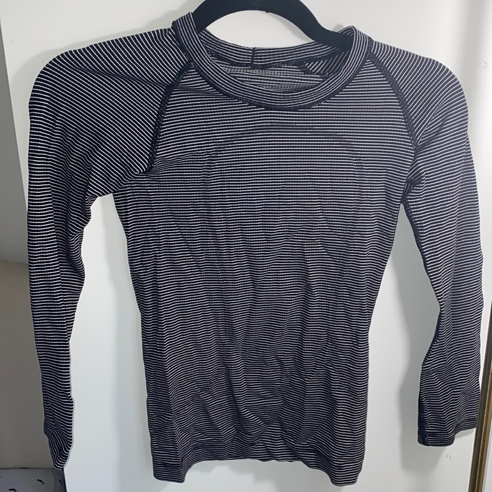 Lululemon long sleeve swiftly sz 2 black/white
